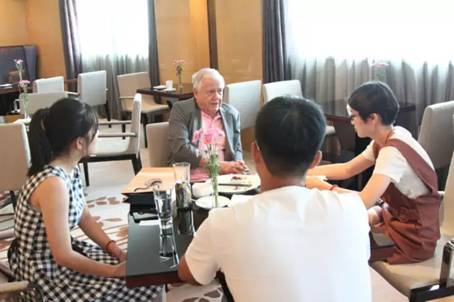 吉姆 罗杰斯先生与郭乐源一行人商讨1